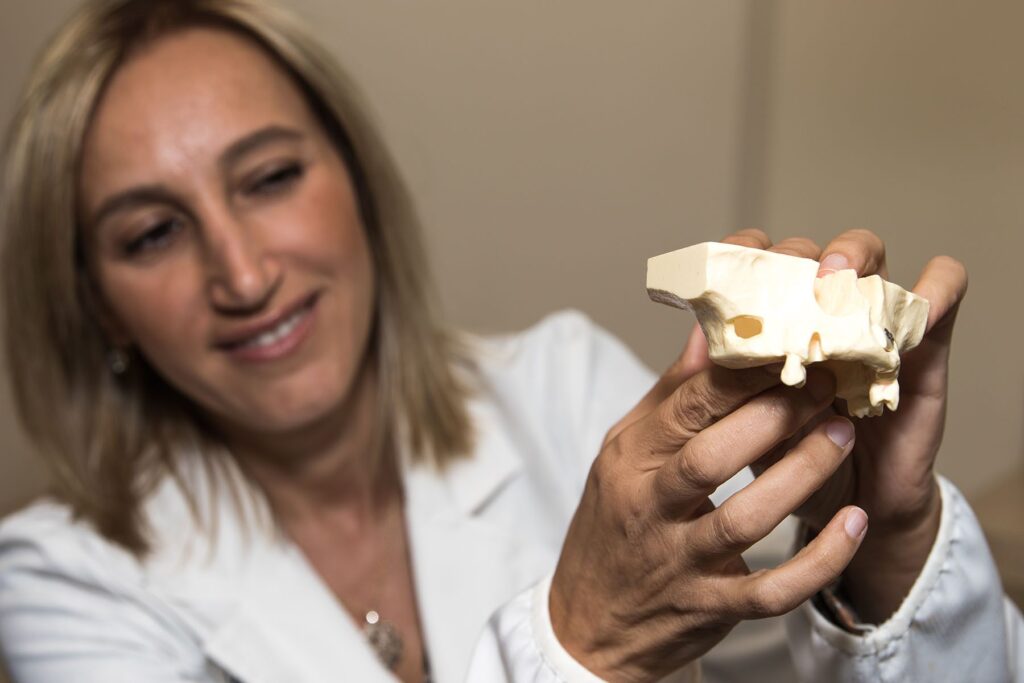 FREE DENTAL IMPLANTS CONSULTATION